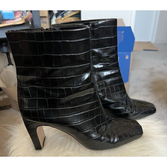 BCBGeneration Black Croc Embossed Ankle Booties Zip Size 7.5 - Picture 5 of 10